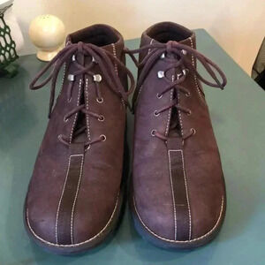 White Mountain leather lace up boots